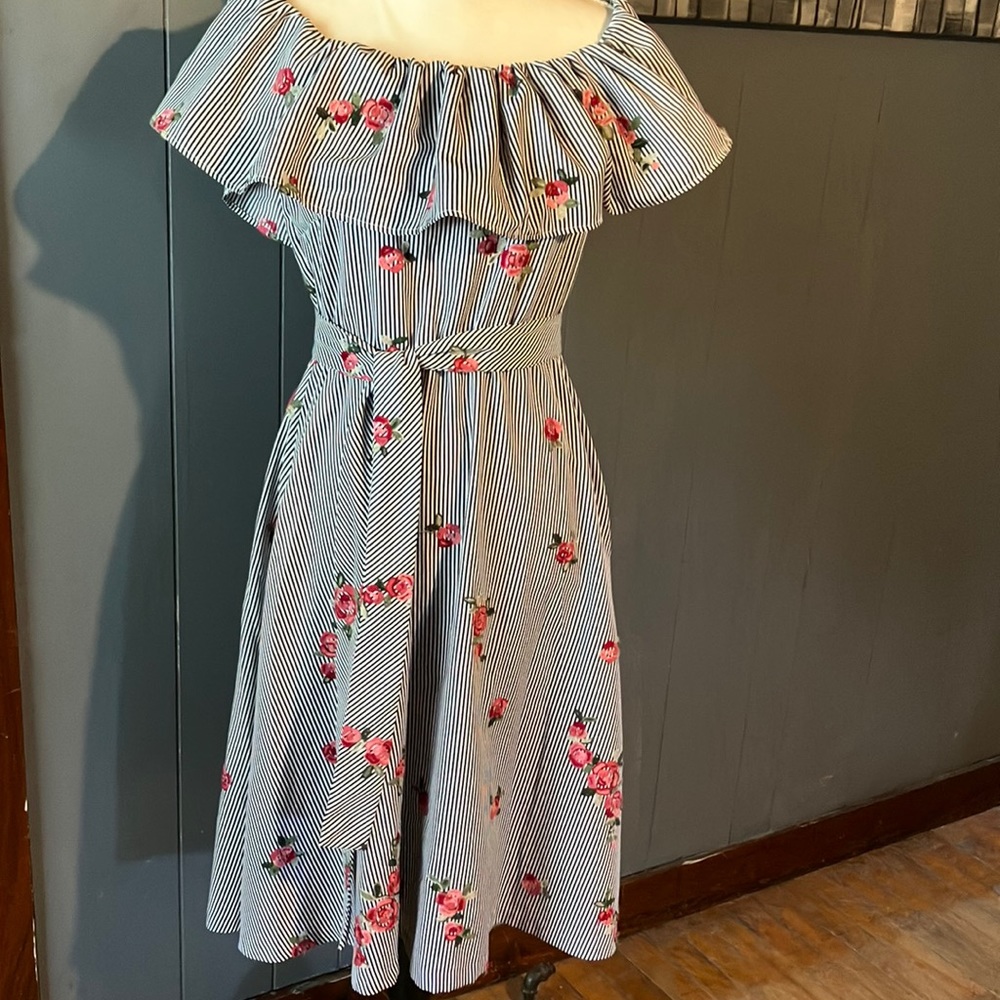 Calvin Klein stripped off the shoulder dress size 10